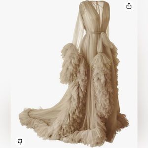 Tan Tulle Robe- BRAND NEW, NEVER WORN (Maternity)